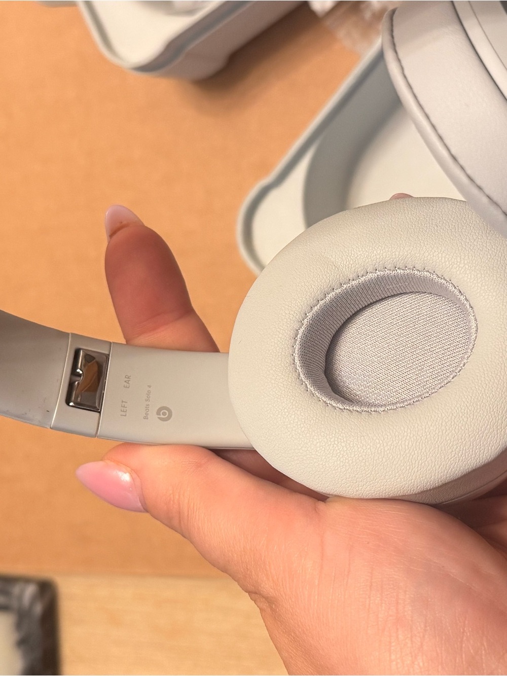 Beats by Dre Solo 4 On-Ear Headphones in Light Gray - Picture 6 of 10